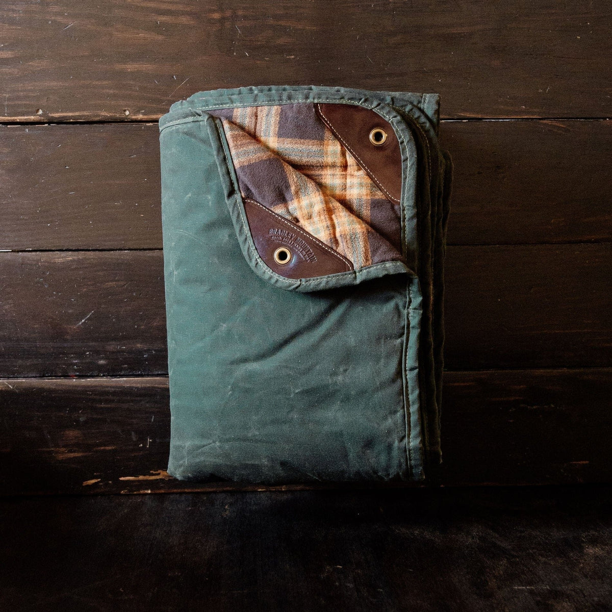 Insulated Waxed Camp Blanket - Forest Bradley Mountain 
