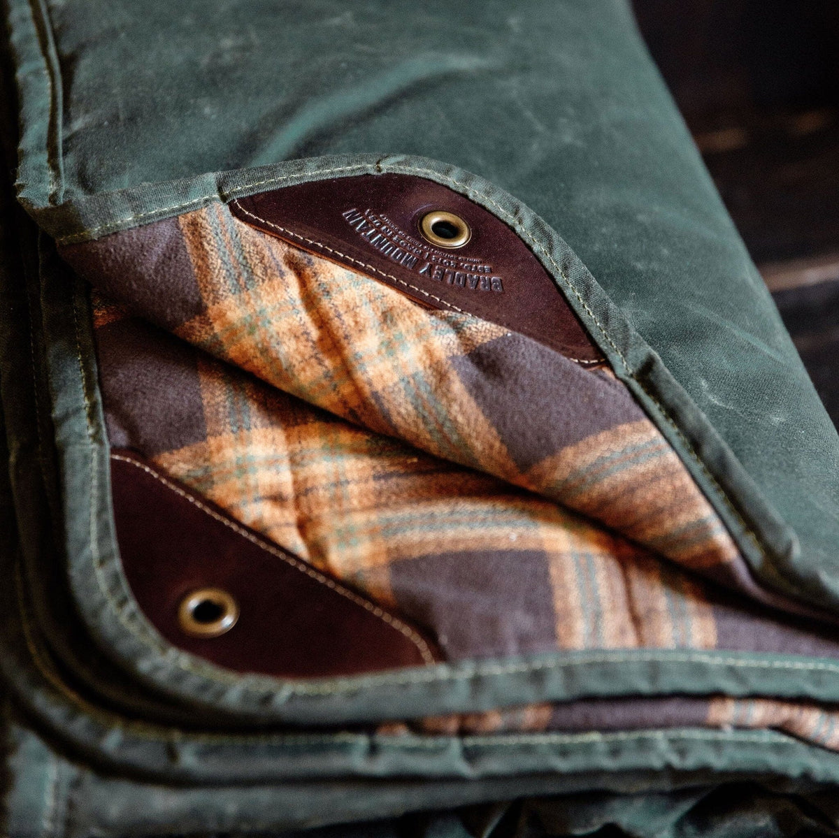Insulated Waxed Camp Blanket - Forest Bradley Mountain 